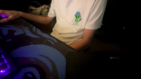 Snapshot of theothede19cm chatting on 11.19.25 theothede19cm online show from 11.19.25