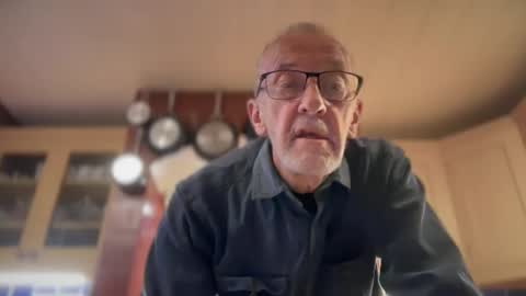 Snapshot of theowlandthe chatting on 10.05.25 theowlandthe online show from 10.05.25