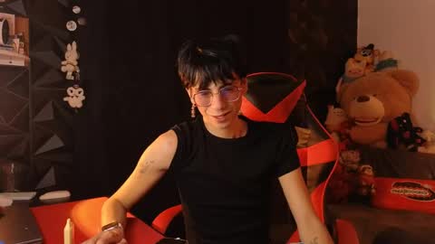 Matt independent model  online show from 05.12.26