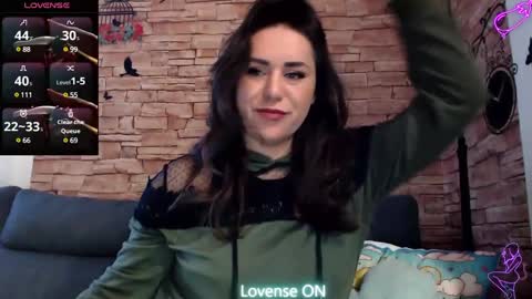 Snapshot of therosepetal chatting on 01.31.25 therosepetal online show from 01.31.25