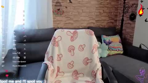 Snapshot of therosepetal chatting on 09.18.25 therosepetal online show from 09.18.25