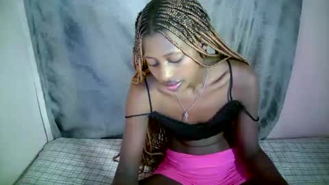 Snapshot of therry_heart chatting on 12.14.25 hearty online show from 12.14.25