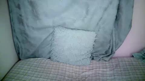 Snapshot of therry_heart chatting on 12.18.25 hearty online show from 12.18.25