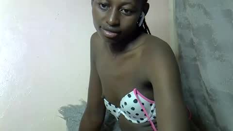 Snapshot of therry_heart chatting on 03.19.26 hearty online show from 03.19.26