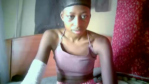 Snapshot of therry_heart chatting on 04.08.26 hearty online show from 04.08.26