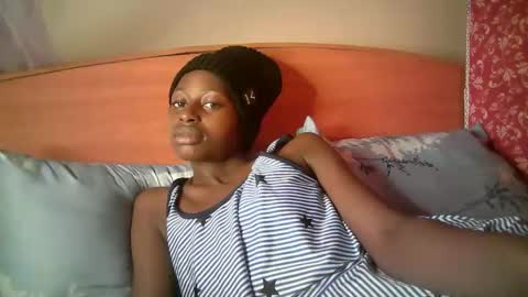 Snapshot of therry_heart chatting on 04.15.26 hearty online show from 04.15.26