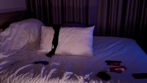 Anya online show from 11.22.25