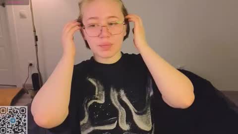 Snapshot of thestaronsky chatting on 01.16.26 Lucia online show from 01.16.26