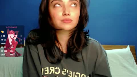 Snapshot of thesweethari chatting on 12.15.25 I dont do real meetings My bio online show from 12.15.25