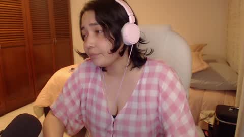 Snapshot of thetalkingbutt chatting on 05.19.26 Mai online show from 05.19.26