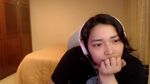 Snapshot of thetalkingbutt chatting on 05.27.26 Mai online show from 05.27.26