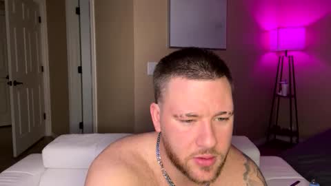 Snapshot of theviberoom chatting on 10.01.25 The Vibe Room online show from 10.01.25