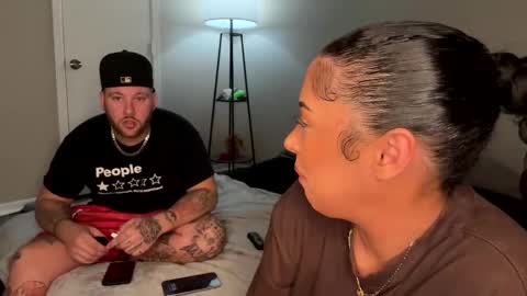 Snapshot of theviberoom chatting on 11.05.25 The Vibe Room online show from 11.05.25