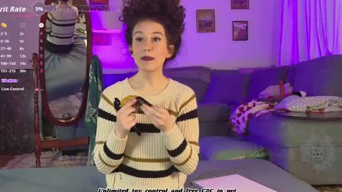 Snapshot of thewillownest chatting on 10.26.25 thewillownest online show from 10.26.25