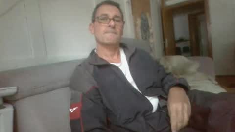 Snapshot of thhe13 chatting on 01.05.25 thhe13 online show from 01.05.25