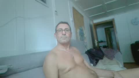 Snapshot of thhe13 chatting on 01.17.25 thhe13 online show from 01.17.25