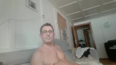 Snapshot of thhe13 chatting on 01.20.25 thhe13 online show from 01.20.25