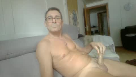 Snapshot of thhe13 chatting on 01.21.25 thhe13 online show from 01.21.25