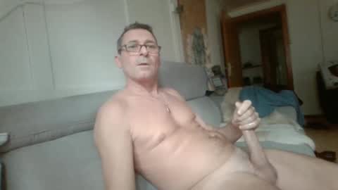 Snapshot of thhe13 chatting on 02.26.25 thhe13 online show from 02.26.25