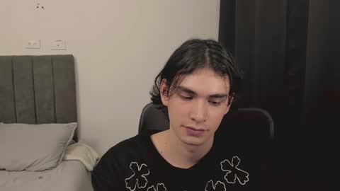 Snapshot of thiaan__ chatting on 12.25.24 thiaan__ online show from 12.25.24