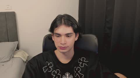 Snapshot of thiaan__ chatting on 12.26.24 thiaan__ online show from 12.26.24