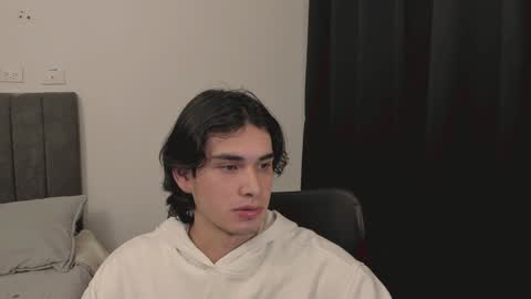 Snapshot of thiaan__ chatting on 12.31.24 thiaan__ online show from 12.31.24