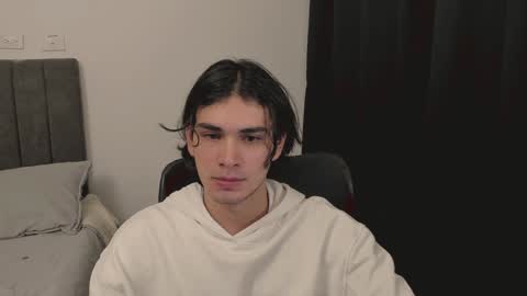 Snapshot of thiaan__ chatting on 12.31.24 thiaan__ online show from 12.31.24