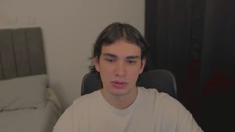 Snapshot of thiaan__ chatting on 01.17.25 thiaan__ online show from 01.17.25