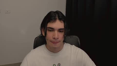 Snapshot of thiaan__ chatting on 02.14.25 thiaan__ online show from 02.14.25