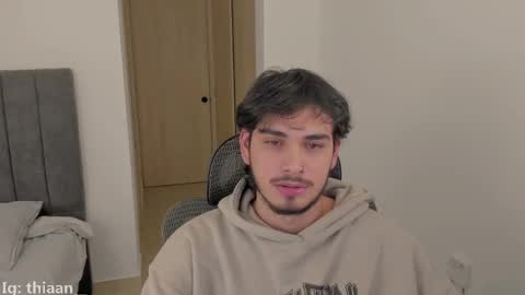 Snapshot of thiaan__ chatting on 09.18.25 thiaan__ online show from 09.18.25