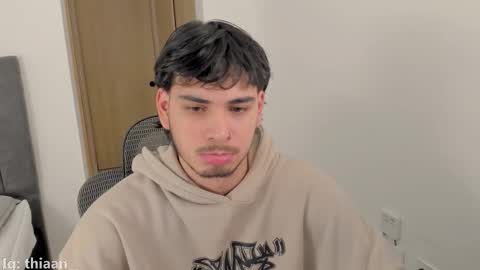 Snapshot of thiaan__ chatting on 11.04.25 thiaan__ online show from 11.04.25