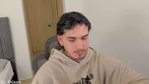 Snapshot of thiaan__ chatting on 11.04.25 thiaan__ online show from 11.04.25