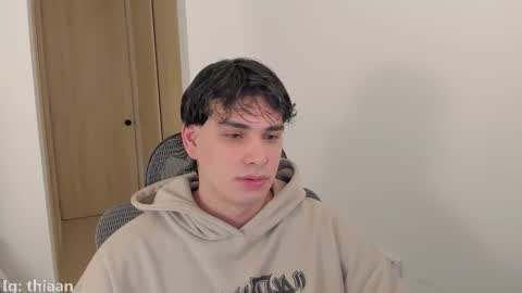 Snapshot of thiaan__ chatting on 11.20.25 thiaan__ online show from 11.20.25