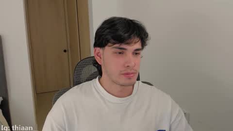 Snapshot of thiaan__ chatting on 11.30.25 thiaan__ online show from 11.30.25