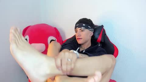 Snapshot of thiago_dv chatting on 11.22.25 Thiago online show from 11.22.25