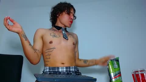 Snapshot of thiago_fosterr1 chatting on 01.01.25 Thiago online show from 01.01.25