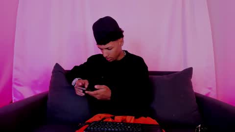 ThiagoFerreti online show from 11.13.25