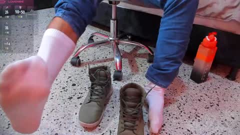 Snapshot of thiagomez17 chatting on 12.29.24 Thia Gomez online show from 12.29.24