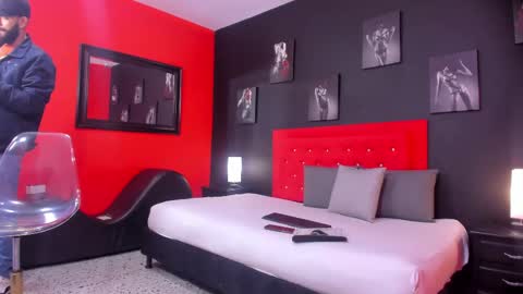 Snapshot of thiagomez17 chatting on 11.08.25 Thia Gomez online show from 11.08.25