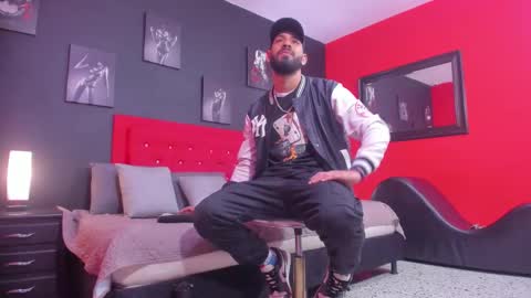 Snapshot of thiagomez17 chatting on 11.30.25 Thia Gomez online show from 11.30.25