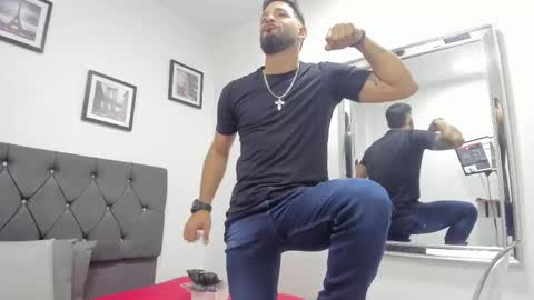 Thia Gomez online show from 02.04.26