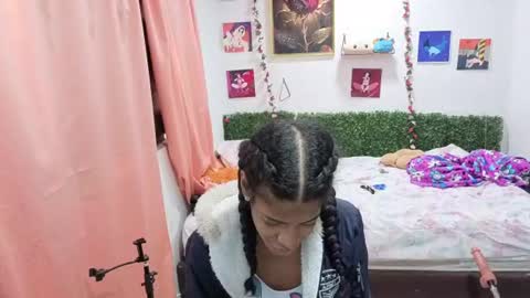 Snapshot of thiana_horny chatting on 06.25.26 thiana_horny online show from 06.25.26