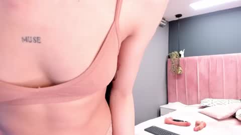 Snapshot of thiara_gh chatting on 06.27.26 thiara_gh online show from 06.27.26