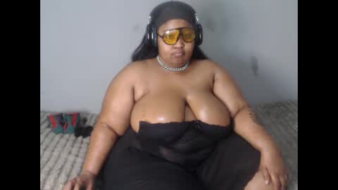 thickassmamie26 online show from 05.30.26