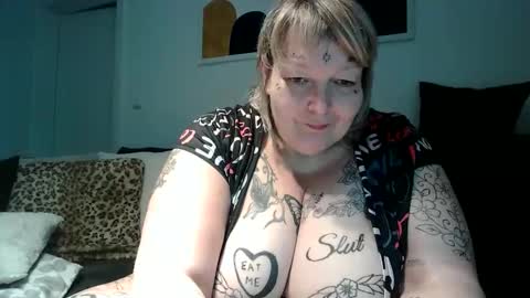 Snapshot of thickdarkangel chatting on 06.09.26 thickdarkangel online show from 06.09.26