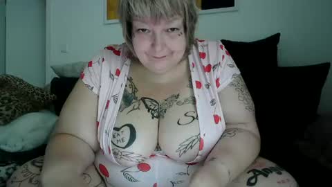 Snapshot of thickdarkangel chatting on 07.01.26 thickdarkangel online show from 07.01.26
