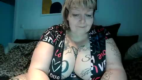 Snapshot of thickdarkangel chatting on 07.19.26 thickdarkangel online show from 07.19.26