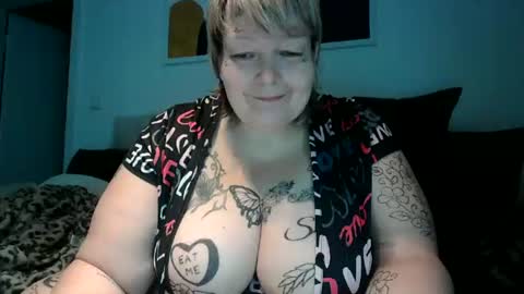 Snapshot of thickdarkangel chatting on 07.27.26 thickdarkangel online show from 07.27.26