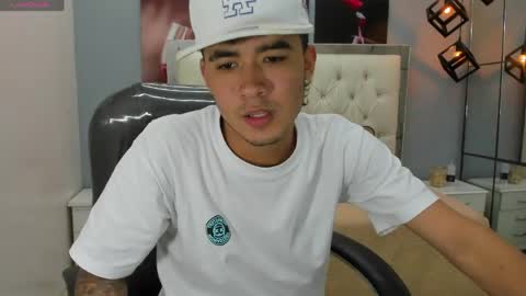 Snapshot of thiiago_collins chatting on 05.17.26 THIAGO COLLINS online show from 05.17.26