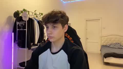 Snapshot of thomas617826 chatting on 10.31.25 Thomas Hill online show from 10.31.25